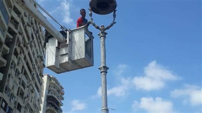 رئيس حي شرق الإسكندرية يوجه برفع كفاءة الأعمدة والكشافات 