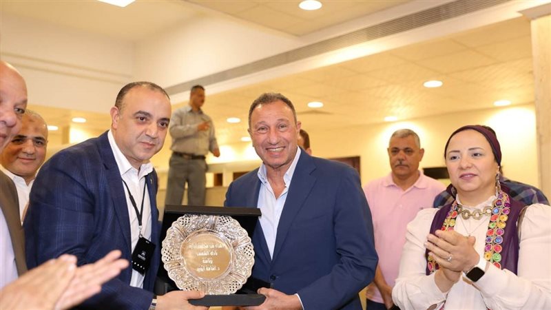 الخطيب يرسل برقية