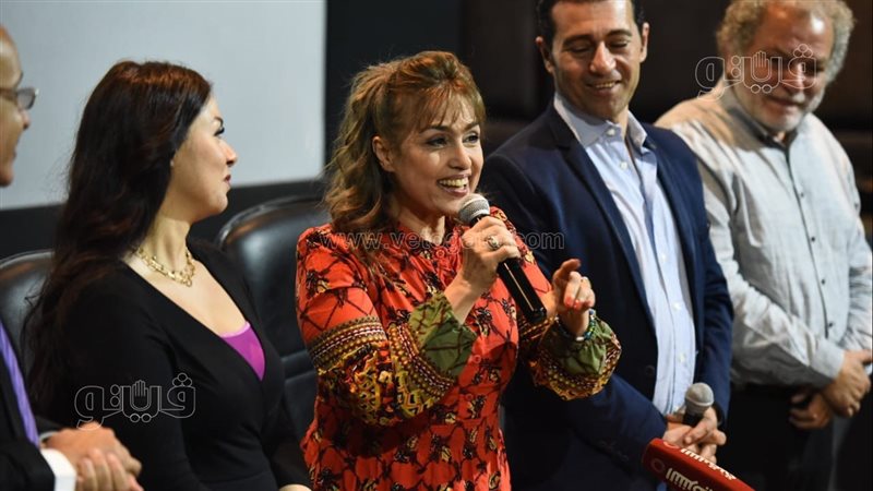 سيمون، فيتو