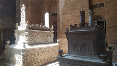 مقبرة الخالدين، حل سحري يطرح تساؤلات أكثر غموضًا عن إدارة الحكومة للملفات الشائكة