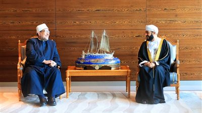 وزير الأوقاف العماني يشيد بموسوعة الثقافة الإسلامية