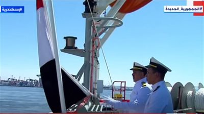 السيسي يشهد مراسم رفع العلم المصري على سفينة وادى الملوك (صور)