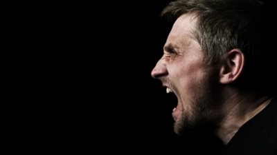 تفسير حلم الصراخ في المنام وعلاقته بالضيق والحزن وموت أحد الأقارب 