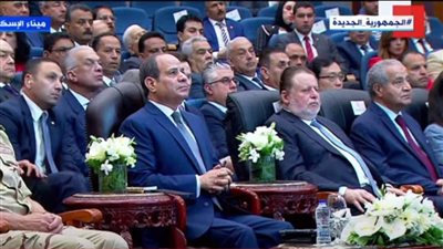 السيسي يشاهد فيلما تسجيليا بعنوان بوابات الخير أثناء افتتاح محطة تحيا مصر بميناء الإسكندرية