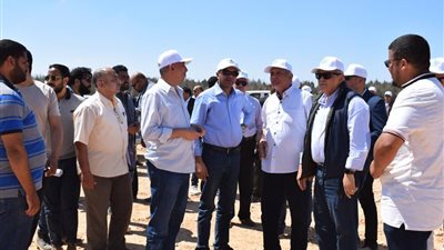 نائب وزير الإسكان يتفقد مشروعات مياه الشرب والصرف الصحي بمحافظة مطروح