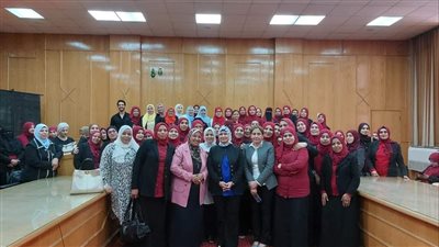 رئيس النقابة العامة للتمريض ووكيل وزارة الصحة في لقاء مع هيئة التمريض بالإسماعيلية (صور) 