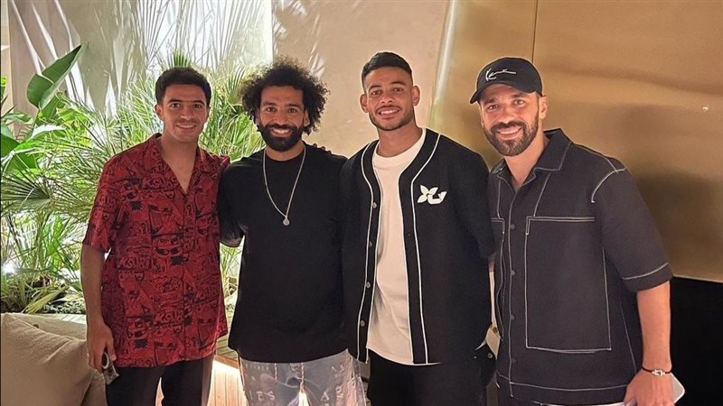 محمد صلاح رفقة نجوم