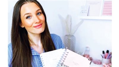 شابة بريطانية تمتلك ثروة كبيرة من مشروع رأس ماله 15 دولارا 