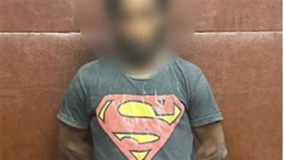 والد طفلة المعادي بعد انتشار مقطع تعذيبها: كنت بأدبها