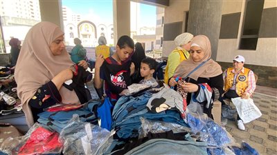 رئيس حى غرب بالإسكندرية تفتتح فعاليات المعرض الخيري للملابس