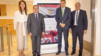 الملا يلتقي الرئيس التنفيذي لشركة بي بي البريطانية لدراسة خطط الشركة في تنمية وحفر الآبار بمصر