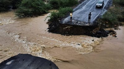 الإعصار بيبارجوي يتسبب في دمار هائل على الساحل الهندي