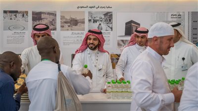 استقبال حافل من المملكة العربية السعودية للحجاج، بالهدايا والمظلات (صور) 