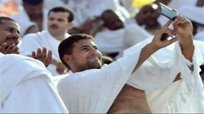 حتى يطمئن قلبك، الإفتاء تكشف الحكم الشرعي في التقاط الصور بجانب الكعبة أثناء الطواف