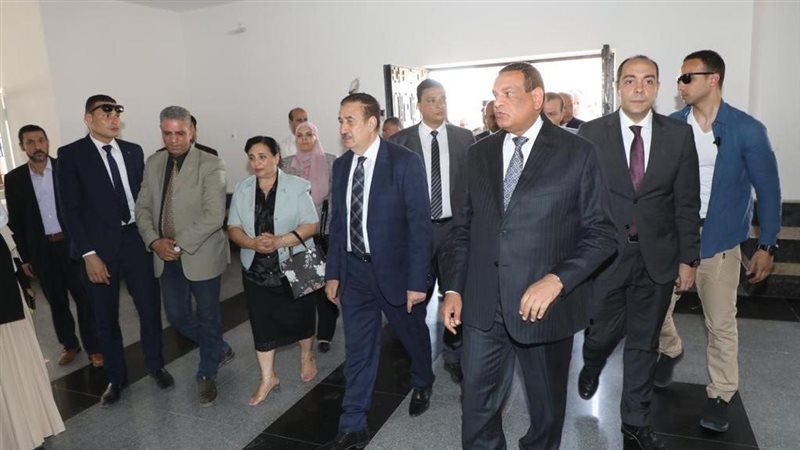 وزير التنمية المحلية،