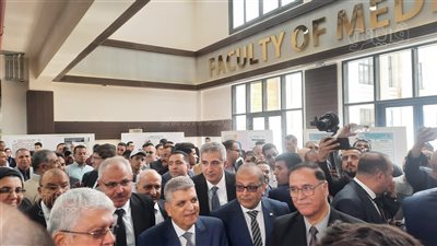 وزير التعليم العالي والبحث العلمي يجرى جولة بجامعة الإسماعيلية الجديدة الأهلية