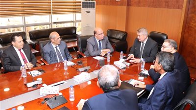 رئيس التنمية الصناعية يبحث مع غرفة صناعة مواد البناء سبل تطوير القطاع