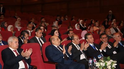 رئيس الشيوخ يشيد بدور العلماء في إعداد الأجيال القادمة