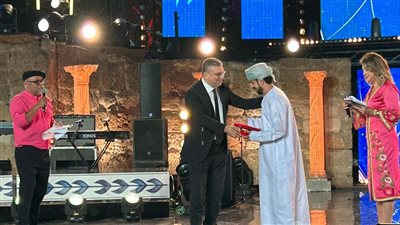 عمرو الليثي يسلم جوائز مسابقة القضية الفلسطينية بختام المهرجان  العربي في تونس