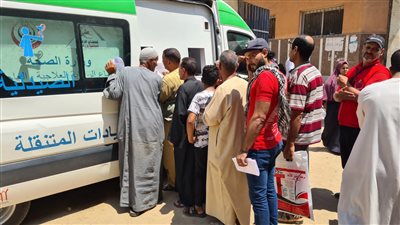 توقيع الكشف الطبي على 1574 حالة خلال قافلة علاجية بمركز ملوى بالمنيا