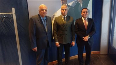 مندوب مصر لدى الأمم المتحدة يودّع وزير العمل بمطار جنيف الدولي