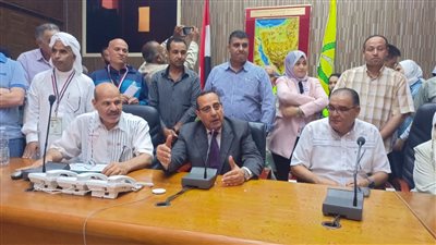 محافظ شمال سيناء يودع حجاج قرعة الجمعيات الأهلية
