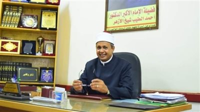 رئيس منطقة الأقصر الأزهرية يتابع سير امتحانات مادة الأحياء للشهادة الثانوية