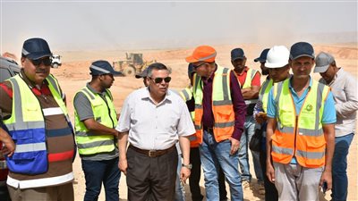 رئيس شركة مياه الأقصر يتابع مشروع الصرف الصحي المتكامل في إسنا