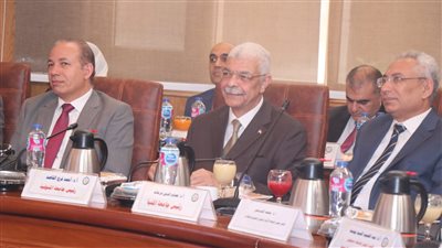 رئيس جامعة المنوفية يشارك في جلسة المجلس الأعلى للجامعات بجامعة قناة السويس