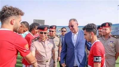 الخطيب يشارك في المباراة الودية الاحتفالية بين الأهلي والدفاع الجوي (صور)