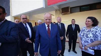 محافظ القاهرة يتفقد مدرسة طبرى الحجاز لمتابعة امتحانات الثانوية العامة (فيديو وصور)
