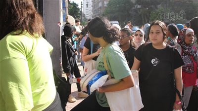 سهرانين الليل بندعيلهم، توتر أولياء أمور طلاب الثانوية أمام لجنة الأنفوشي بالإسكندرية (بث مباشر)