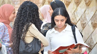 تباين آراء طلاب الثانوية العامة حول امتحان اللغة العربية بالبحيرة (بث مباشر) 