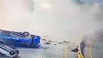 مصرع وإصابة 20 شخصا في انقلاب سيارة بباكستان (فيديو)