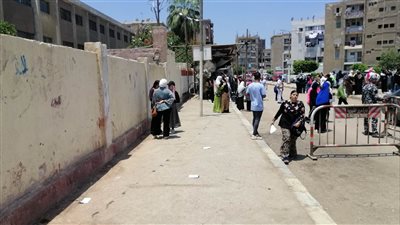 تباين آراء طلاب الثانوية العامة في القليوبية عن امتحان اللغة العربية (صور )