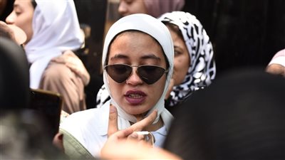 بكاء طالبة بالثانوية العامة بعد امتحان اللغة العربية: النحو صعب (فيديو) 