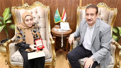 استجابة لـ فيتو، محافظ المنوفية يلتقى الطالبة حنين مريضة العمود الفقرى