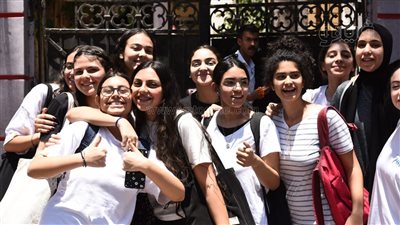 طلاب الثانوية العامة بالبحيرة عن امتحان اللغة الأجنبية الثانية: نص بيفرح والتاني زعلان (بث مباشر) 