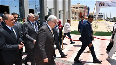 وزير التعليم العالي يتفقد مبنى الاختبارات الإلكترونية بجامعة القناة (صور) 