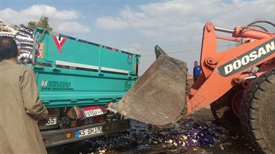 رفع آثار حادث الإسماعيلية وفتح الطريق أمام حركة السيارات (صور) 