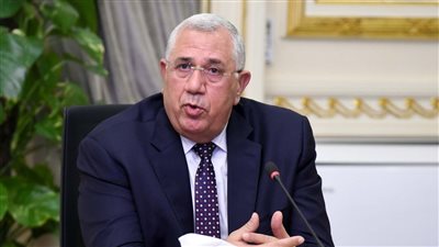 وزير الزراعة يتفقد المزارع البحثية والإرشادية بمركز البحوث الزراعية