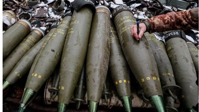 صراع الأسلحة بين روسيا وأوكرانيا، موسكو تعيد تحديث أسلحتها القديمة، وكييف تجمع الحطام لفحصها