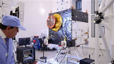 عبدالغفار يبحث الاستفادة من تكنولوجيا علوم الفضاء في المجال الصحي