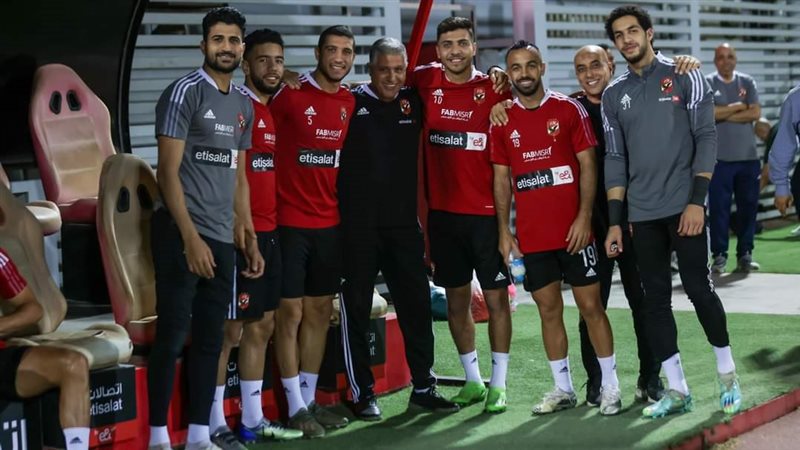 فريق الكرة بالأهلي،فيتو