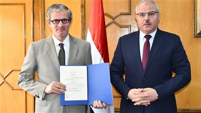 تكليف الدكتور محمد سرحان بعمادة كلية العلاج الطبيعي بجامعة القناة 