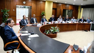 الملا يترأس لجنة عليا لبحث استراتيجية الوزارة في تنفيذ المسئولية المجتمعية لعام 2023