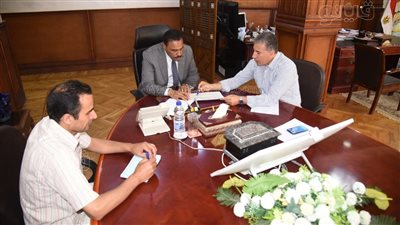  محافظ مطروح ووكيل وزارة الصحة يناقشان جهود الارتقاء بالمنظومة الطبية 