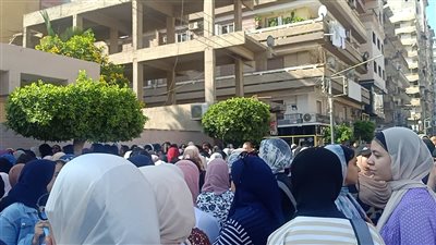 توافد طلاب الثانوية العامة بالدقهلية لأداء امتحان اللغة الأجنبية الثانية (صور) 