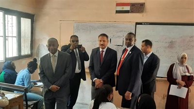 سفير السودان يتفقد امتحانات 6000 سوداني بمحافظة الجيزة (صور)