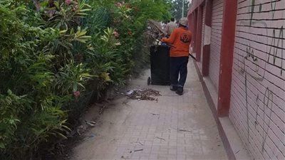 رفع القمامة والإشغالات أمام مقرات لجان الثانوية العامة فى الإسكندرية (صور)